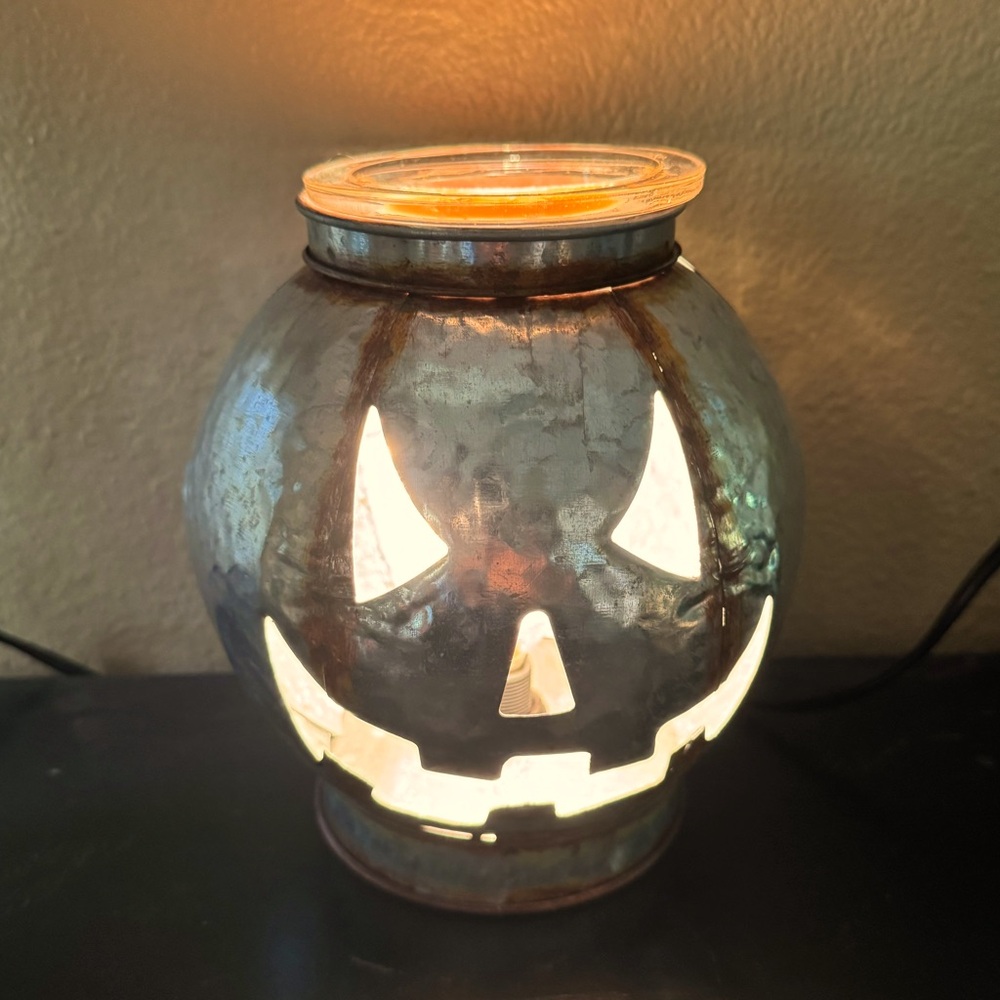 Scentsy Rustic Jack O Lantern Warmer